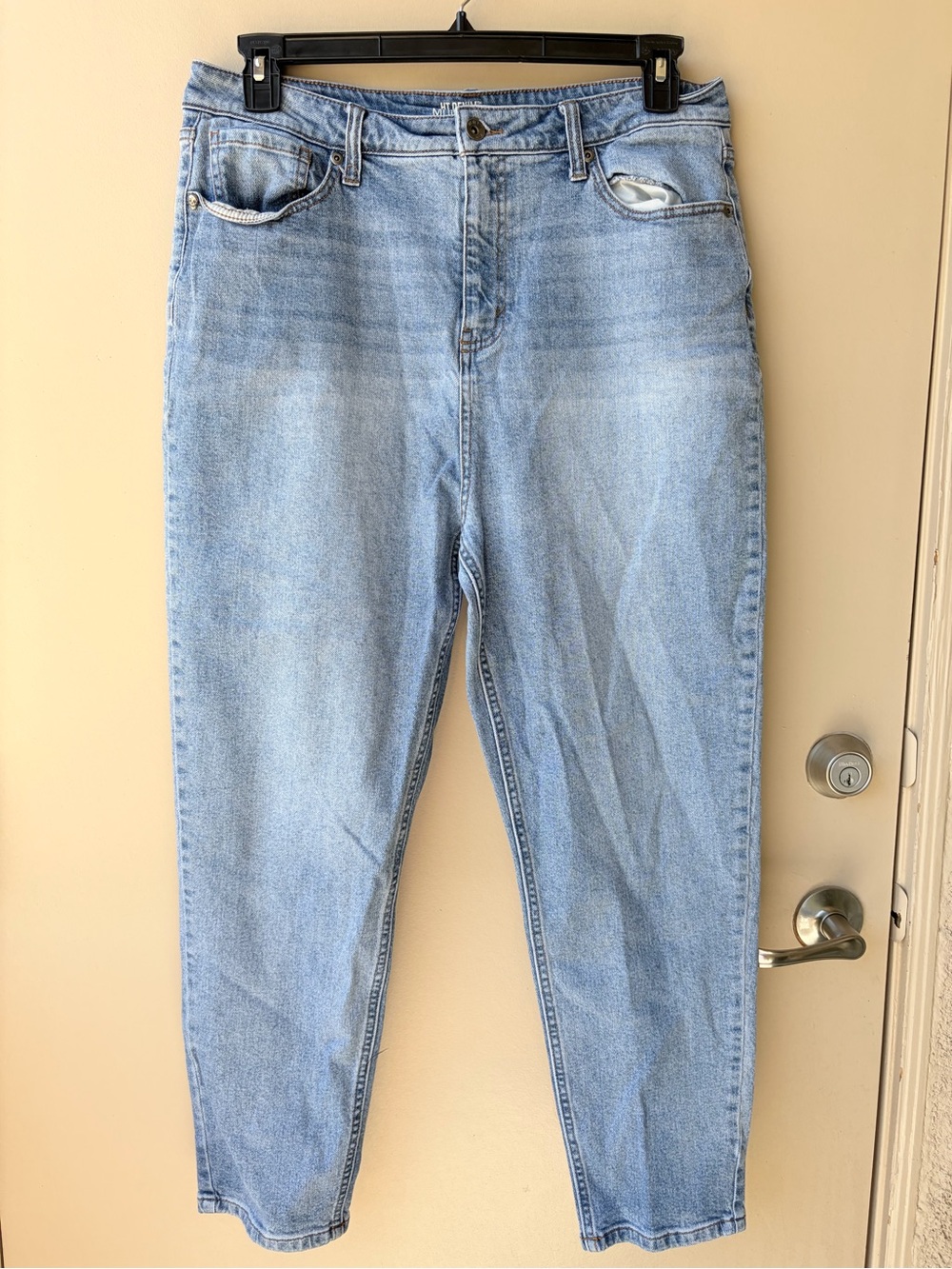 Mom Jeans Light Wash High-Rise Women’s Jeans